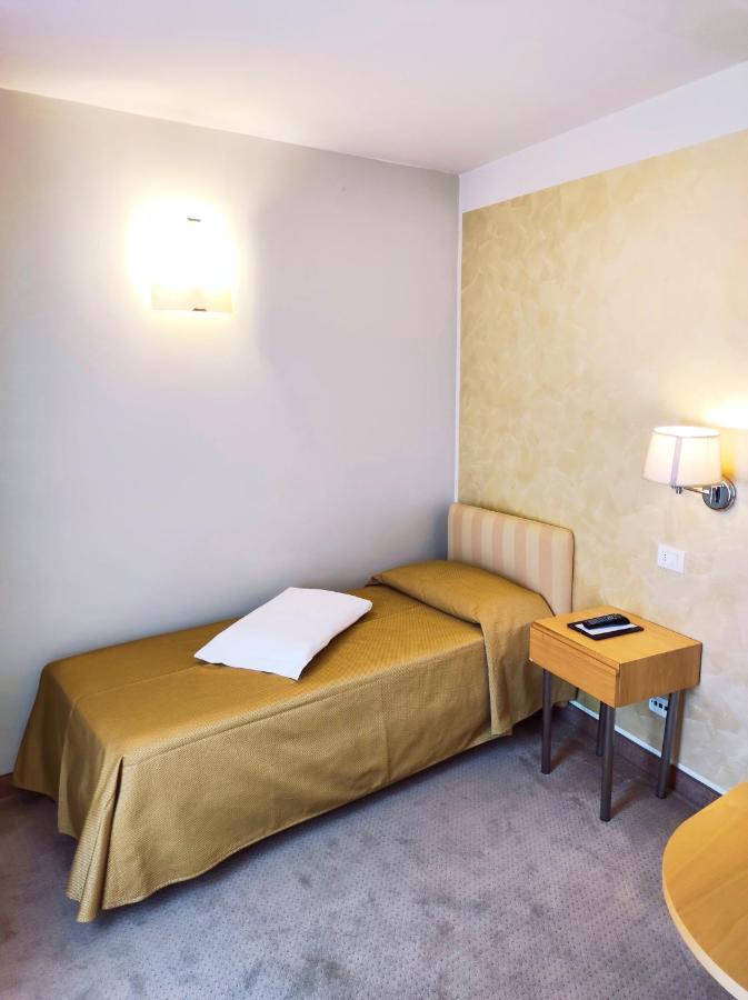 Hotel Dependance Silvestro Garda  Ngoại thất bức ảnh