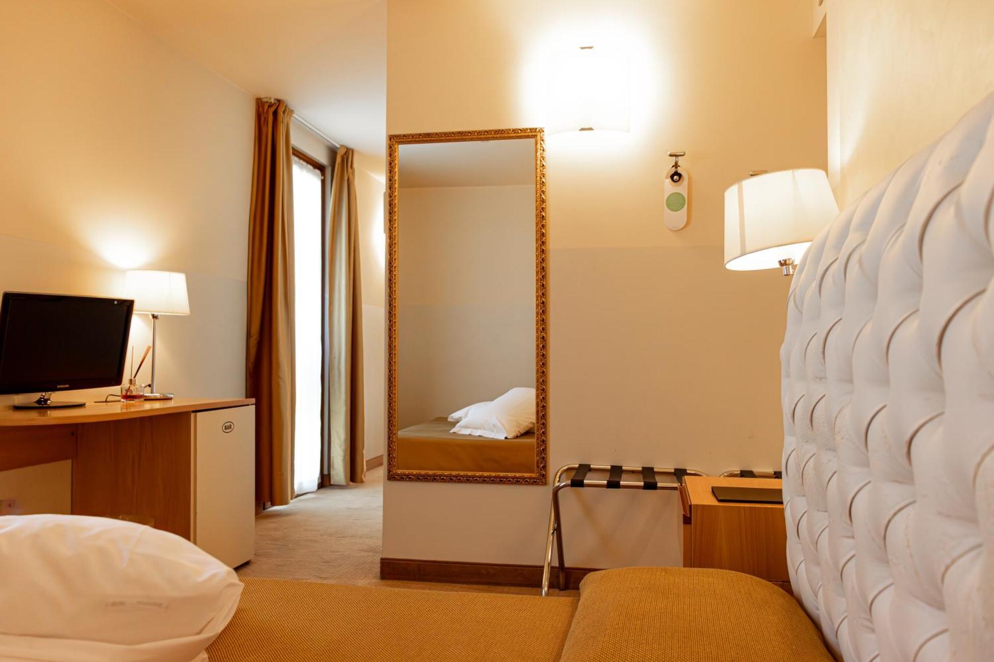 Hotel Dependance Silvestro Garda  Ngoại thất bức ảnh