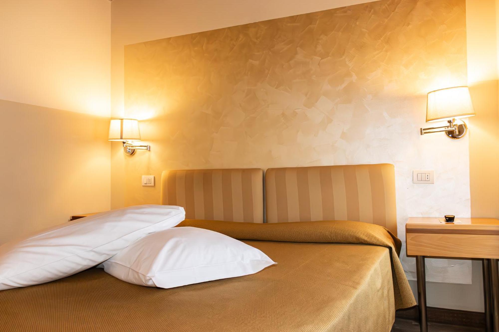 Hotel Dependance Silvestro Garda  Ngoại thất bức ảnh