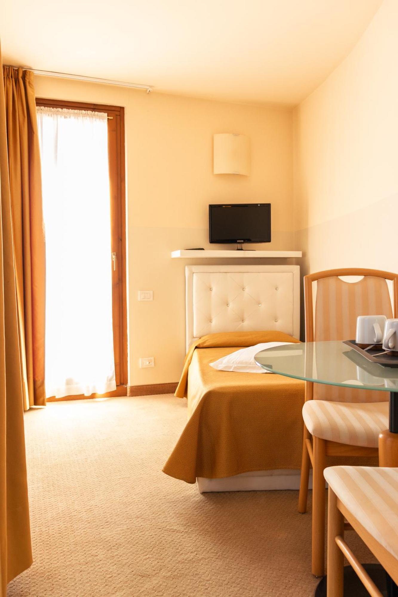 Hotel Dependance Silvestro Garda  Ngoại thất bức ảnh