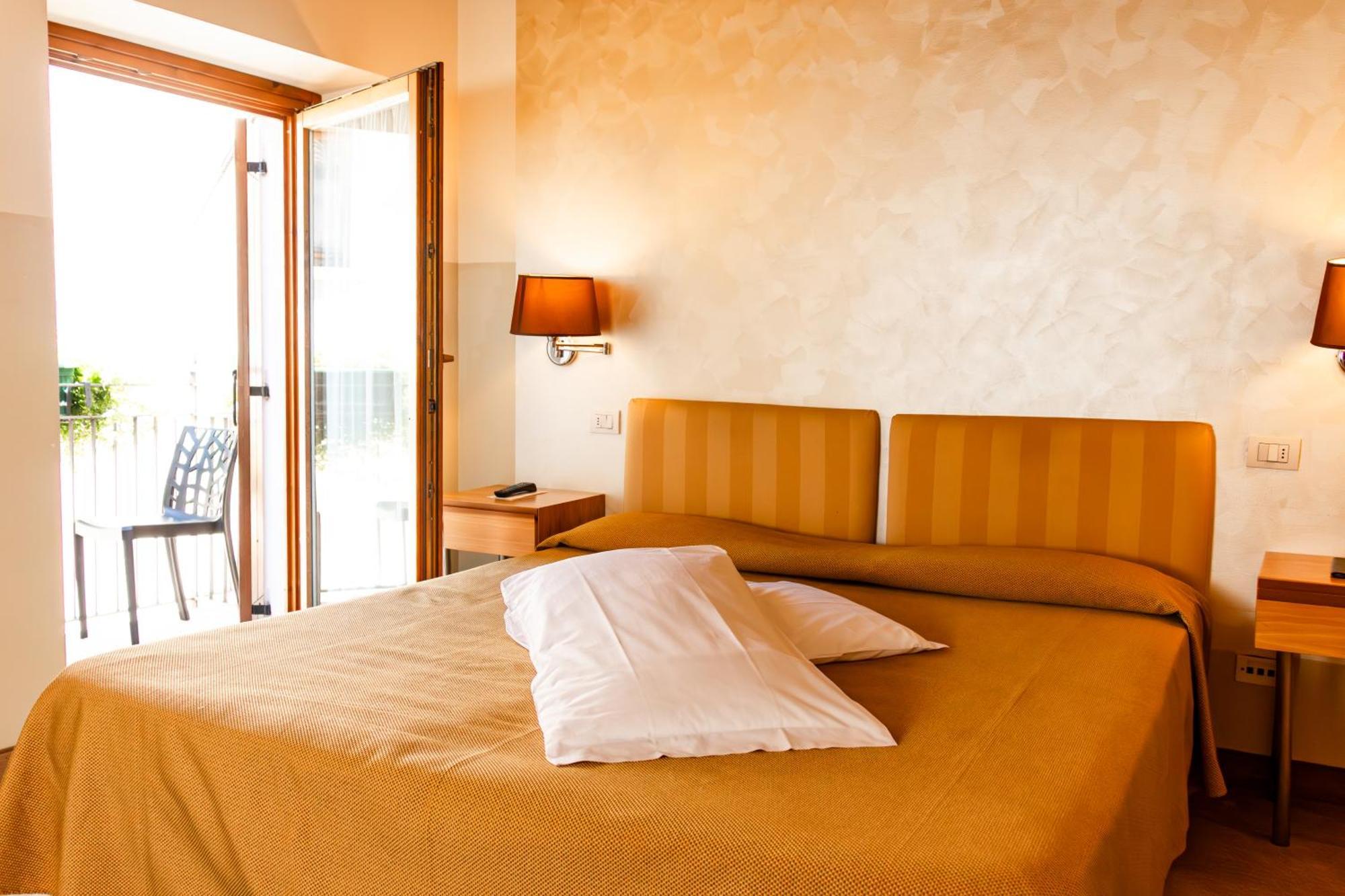 Hotel Dependance Silvestro Garda  Ngoại thất bức ảnh