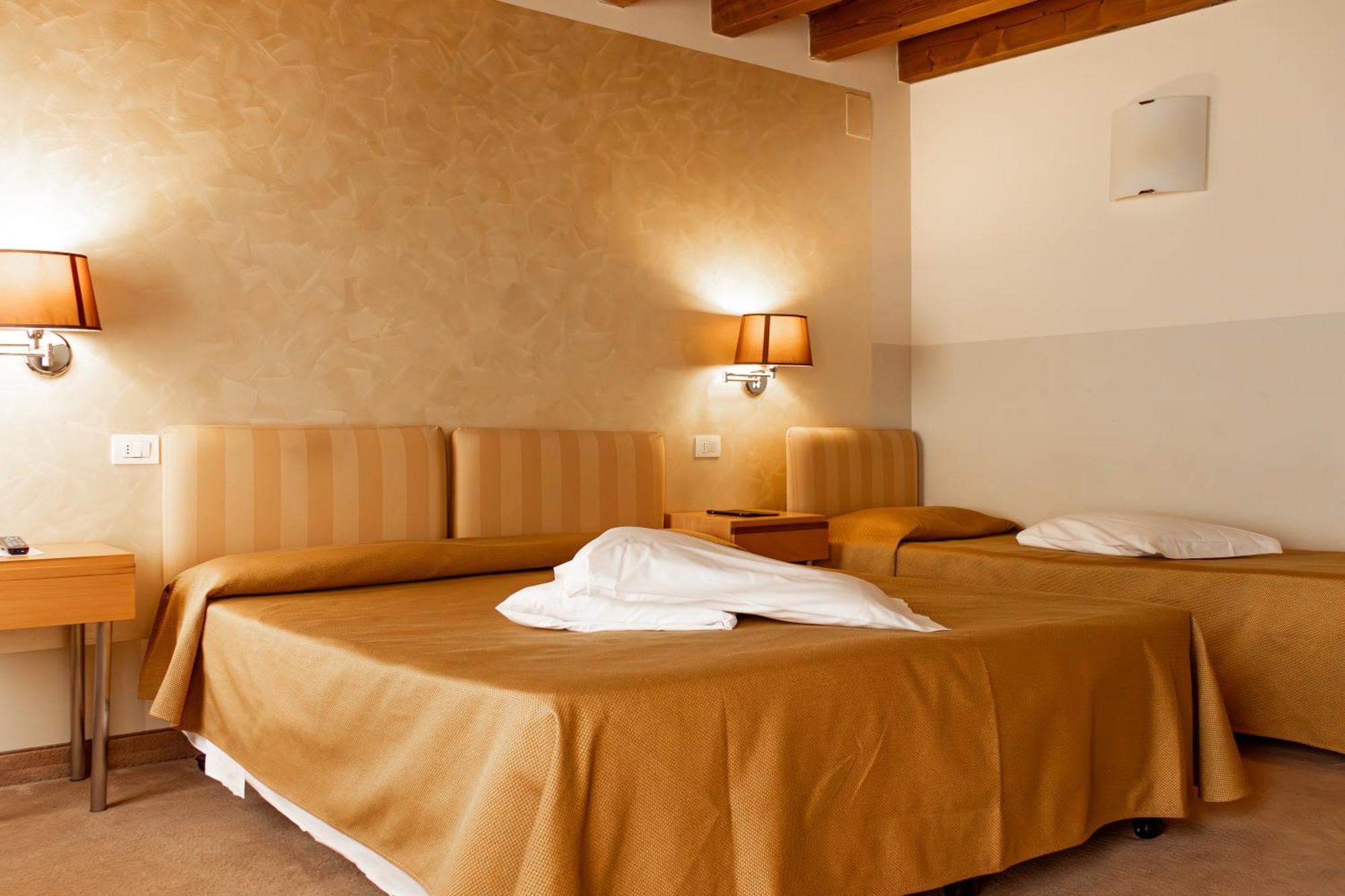 Hotel Dependance Silvestro Garda  Ngoại thất bức ảnh